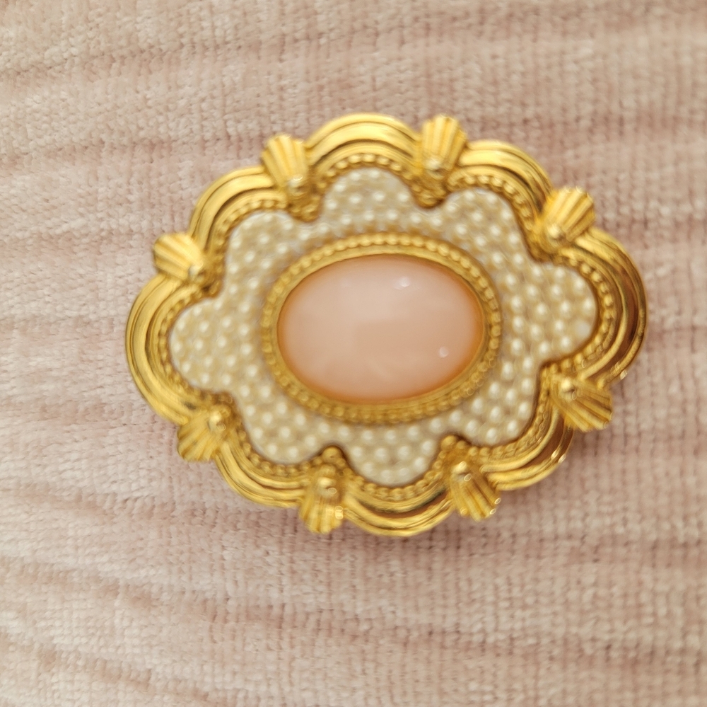 Avon Gold and Cream Brooch Set VTG - Picture 2 of 6